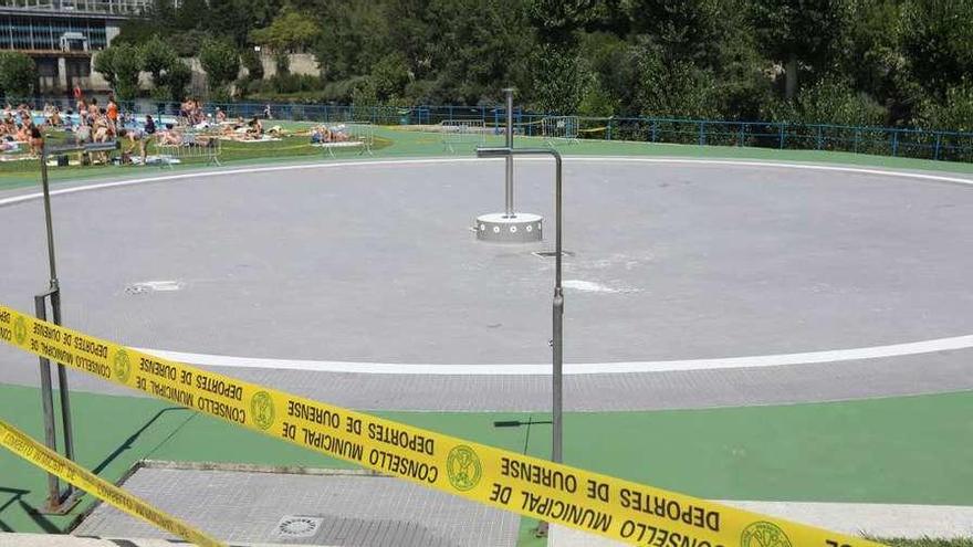La piscina infantil de Oira, cerrada por obras de reparación
