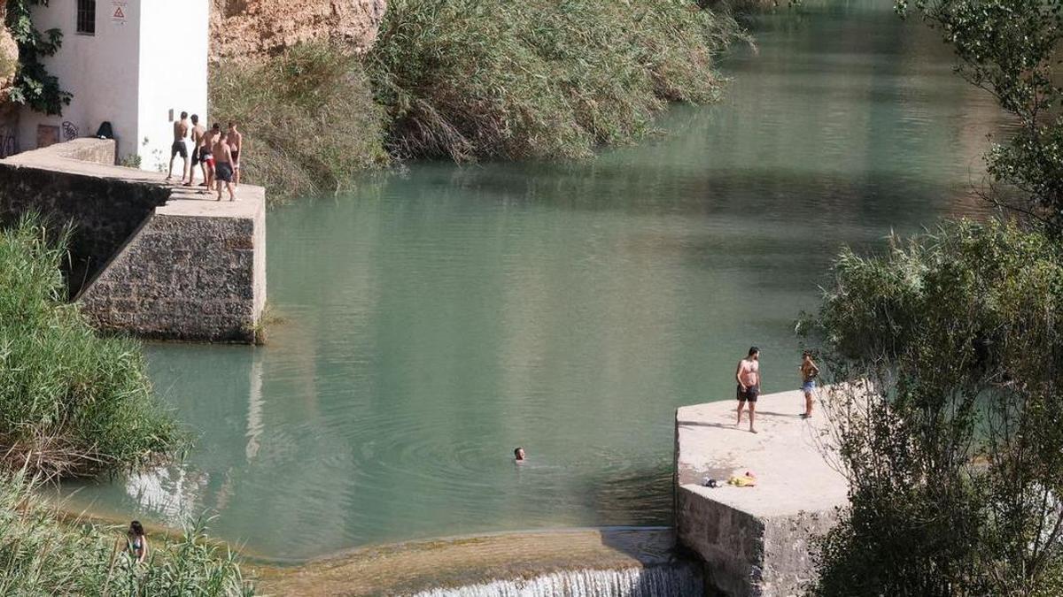 La zona de l'assut de Vila-real, coneguda com els Matxos, és un dels punts del Millars amb un elevat risc d'accidents per als banyistes.