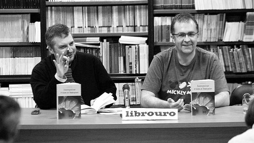 Santiago Jaureguizar ayer en la librería Librouro de Vigo