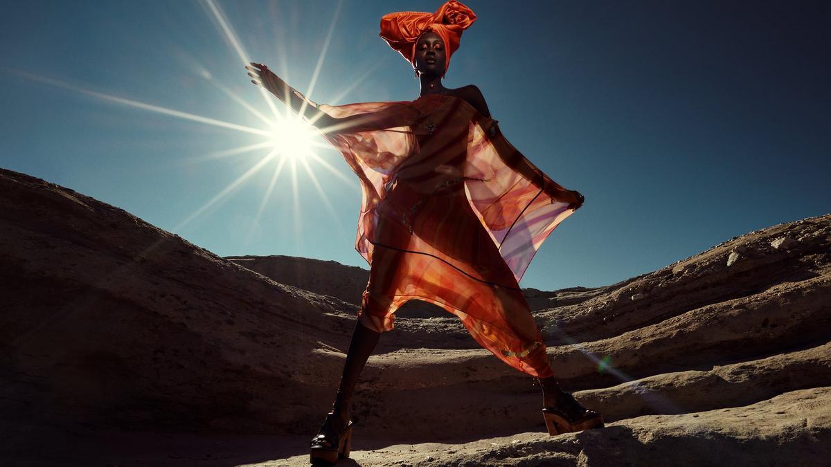 Este es el vestido de Zara que te solucionará la boda del verano