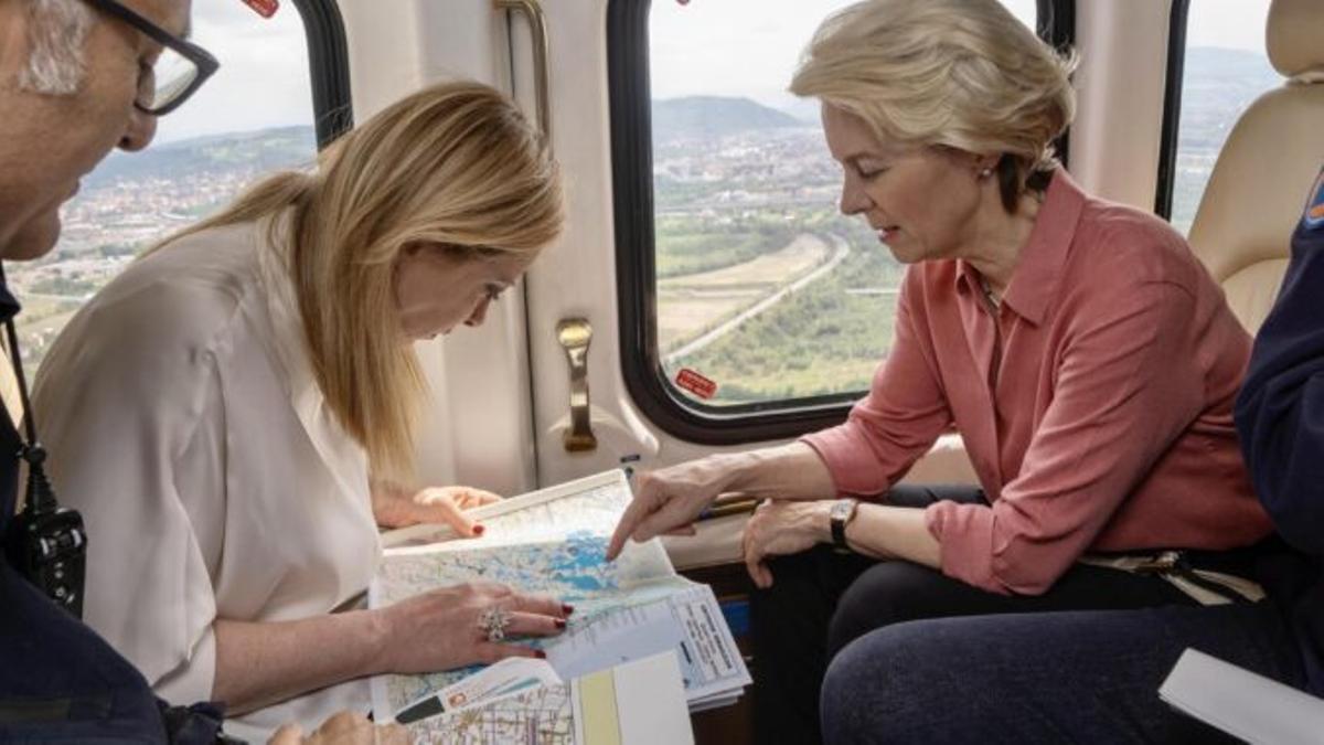 Von der Leyen, en helicóptero con Meloni, tras las inundaciones en Emilia-Romaña.