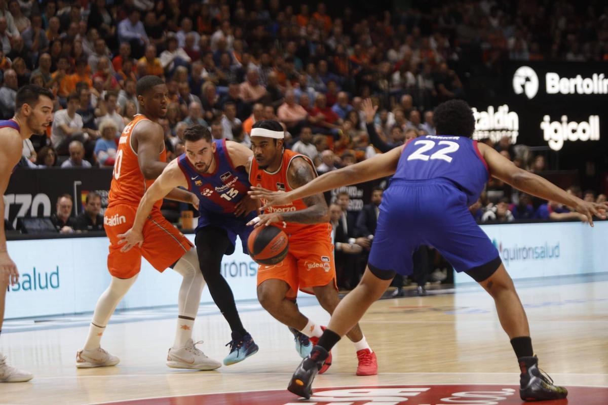 Chris Jones, en el partido ante el Barça en La Fonteta