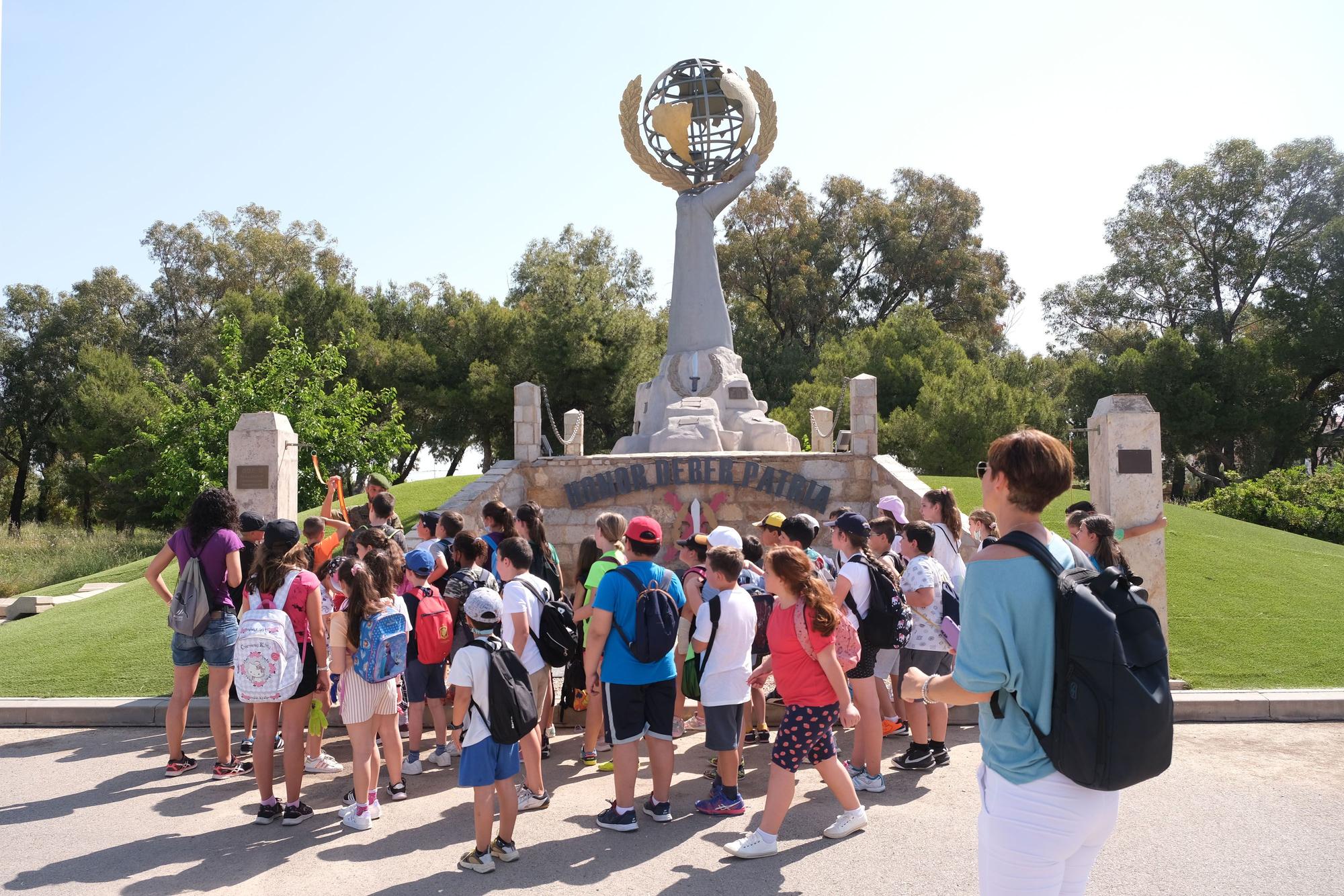 1600 niños de colegios de la provincia visitan la base militar del MOE en Rabasa