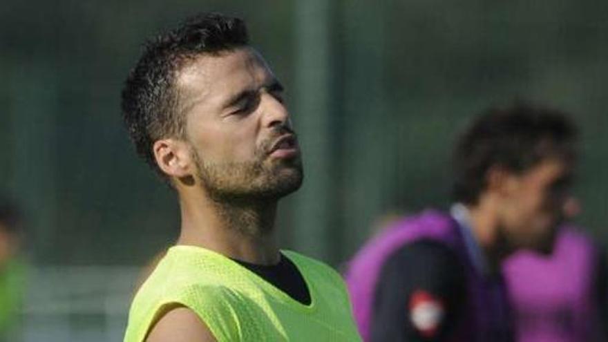 Bruno, durante un entrenamiento en la ciudad deportiva de Abegondo. / carlos pardellas