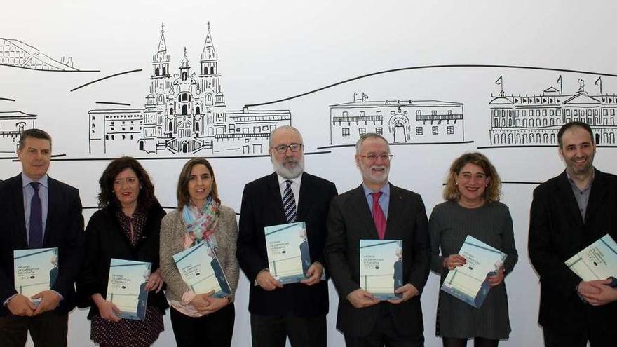 Los economistas autores del &#039;Estudio de Coyuntura Económica&#039;, ayer en su presentación.