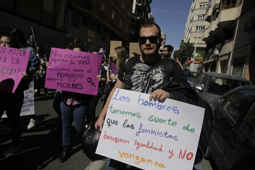 Manifestación en Elche por el 8-M