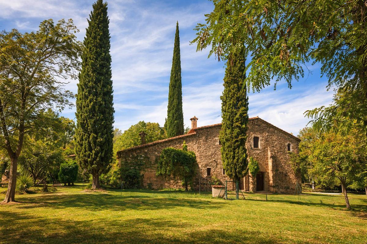 El Mas Casadevall de Serinyà, seu de la fundació.