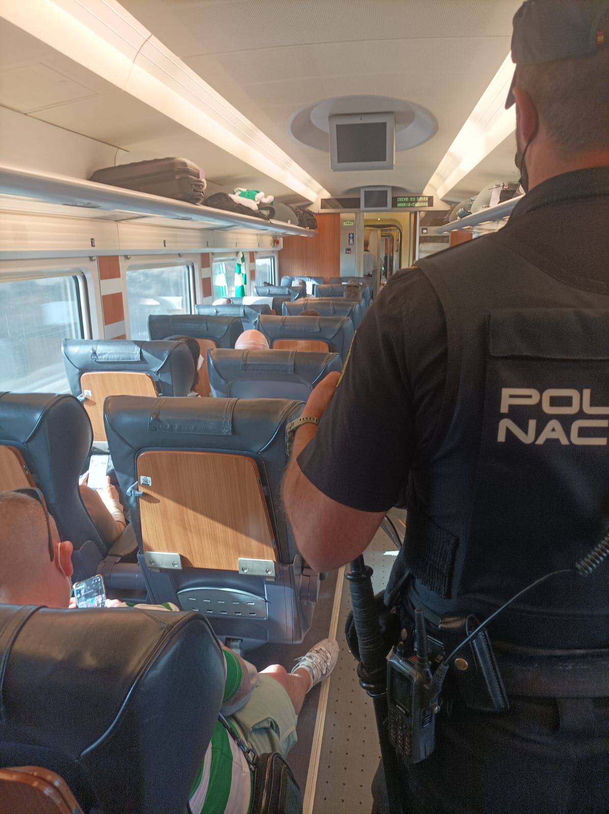 La Policía viaja en los AVE Alicante-Madrid para prevenir nuevos incidentes de los &quot;hooligans&quot; del Celtic.
