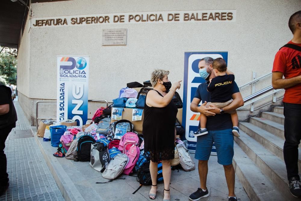 SOS Mamás recoge mochilas para los niños más necesitados
