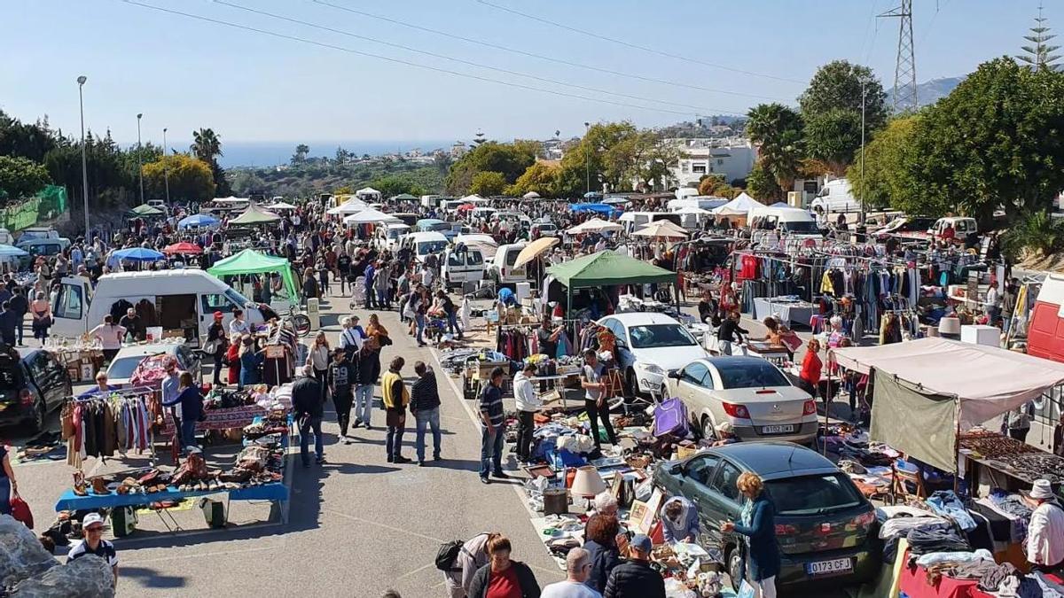 Rastro de segunda mano y antigüedades de los domingos en Nerja