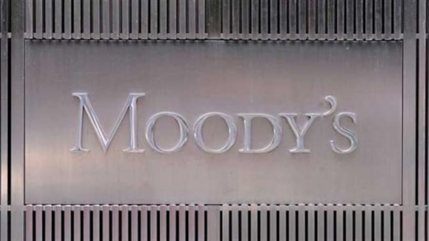 Moody&#039;s rebaja la nota de la banca española