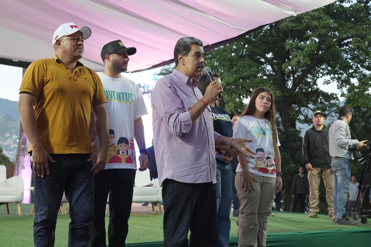 Maduro acusa a redes sociales de sumarse a "la guerra psicológica contra Venezuela"