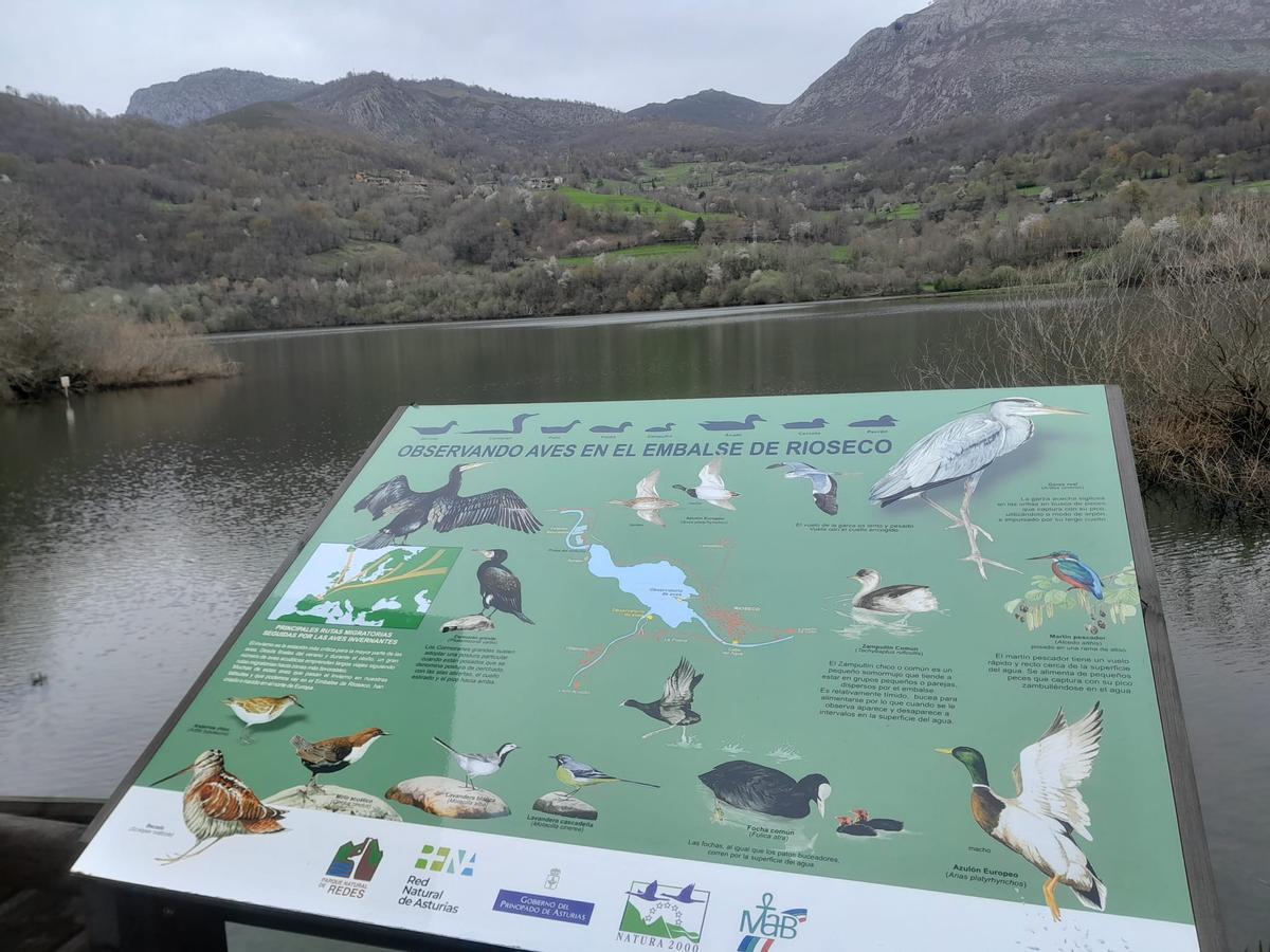 Uno de los nuevos carteles explicativos instalados en los miradores.