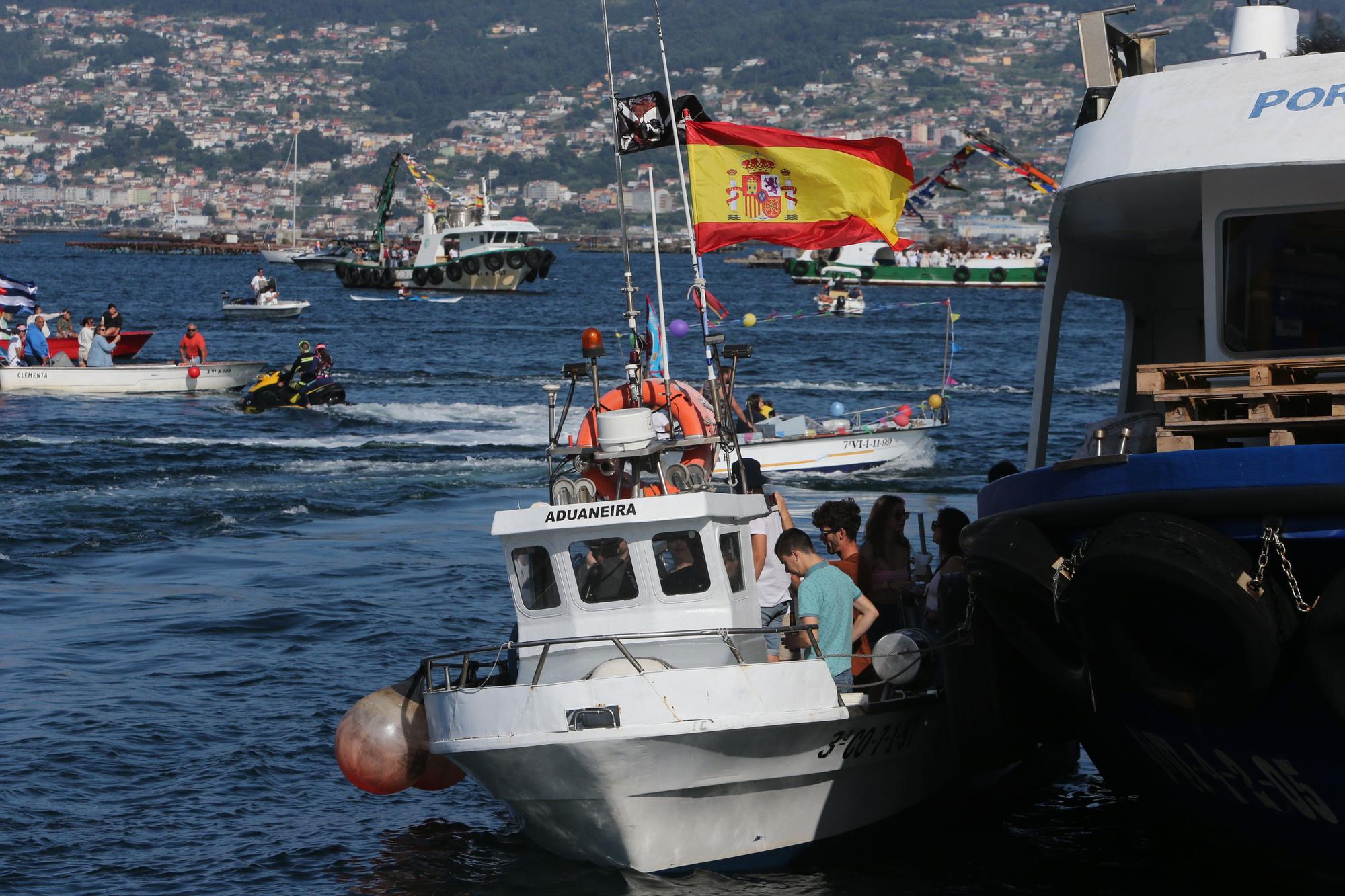 Decenas de barcos en la procesión marítima de Moaña