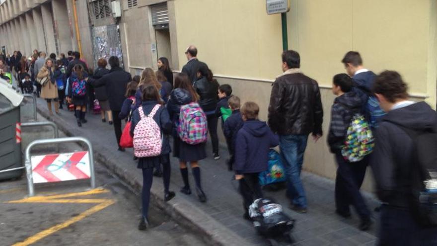 Las condiciones de accesibilidad y seguridad del colegio Dominicos son deficientes, como muestra la imagen.