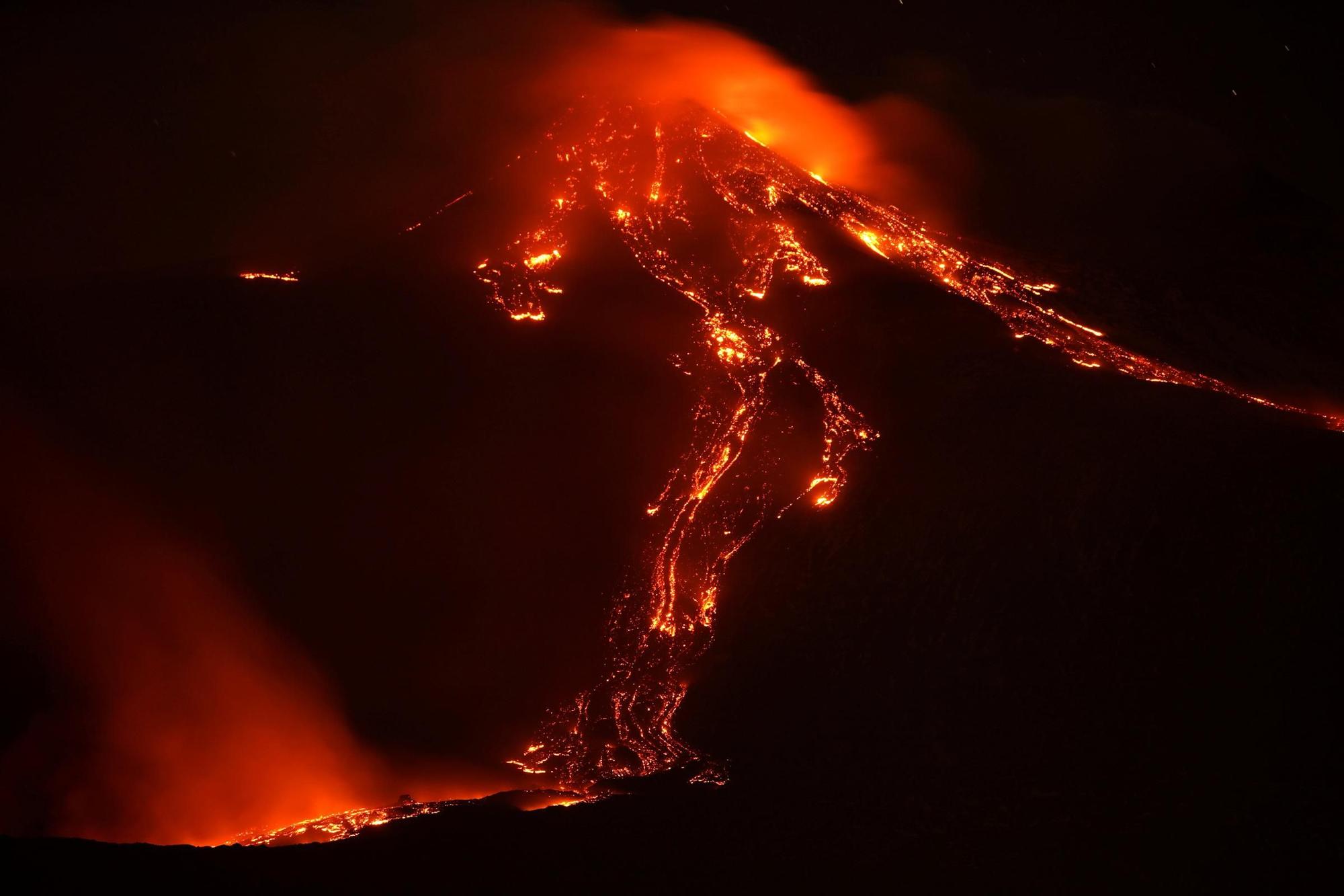 El volcán Etna entra en erupción y deja unas imágenes nunca vistas