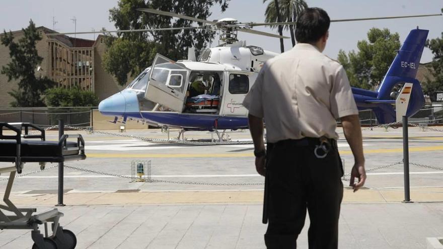 Imagen del traslado de una niña enferma en helicóptero al hospital Virgen de la Arrixaca que tuvo lugar en el año 2008.