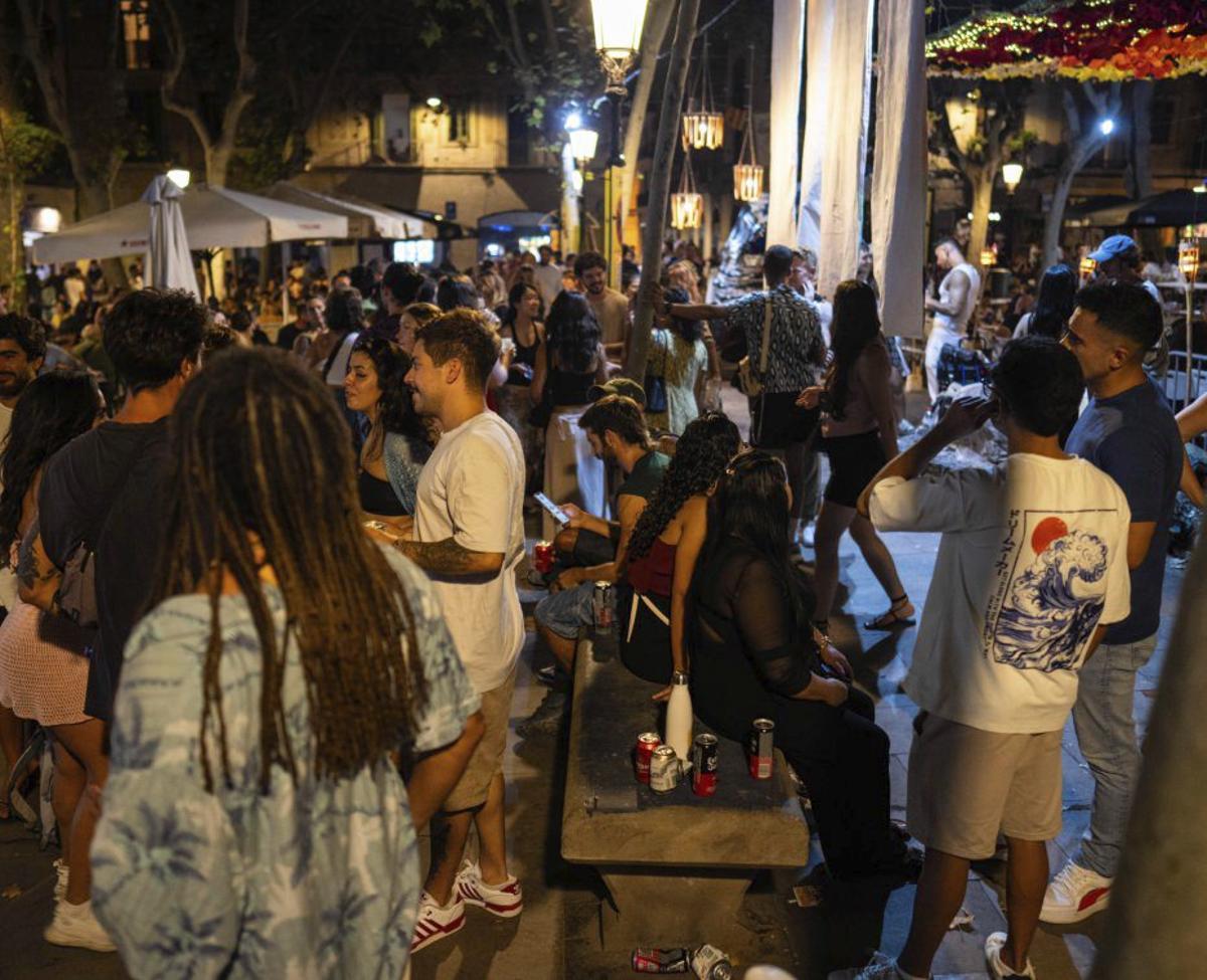 Els alumnes de 14 a 18 anys fumen i beuen menys, però aposten més