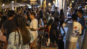 Els alumnes de 14 a 18 anys fumen i beuen menys, però aposten més