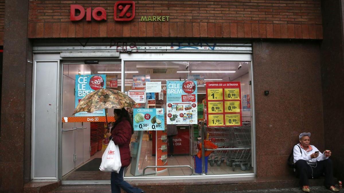 Cadena española de supermercados Dia planea vender operaciones en Brasil