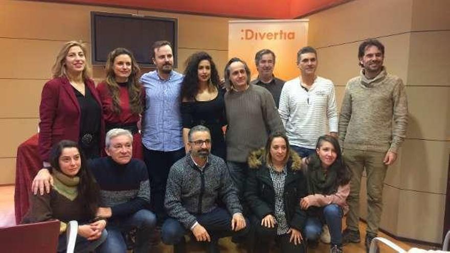 Los organizadores de los premios y las compañías participantes, ayer.