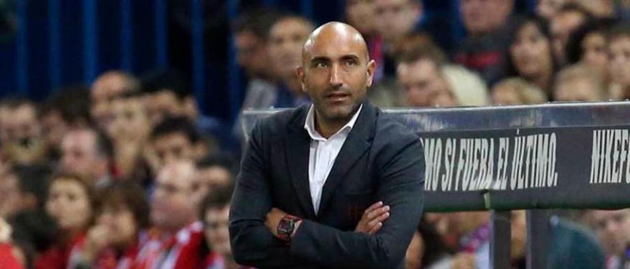 Abelardo, durante un momento del partido del Sporting en el Calderón. efe