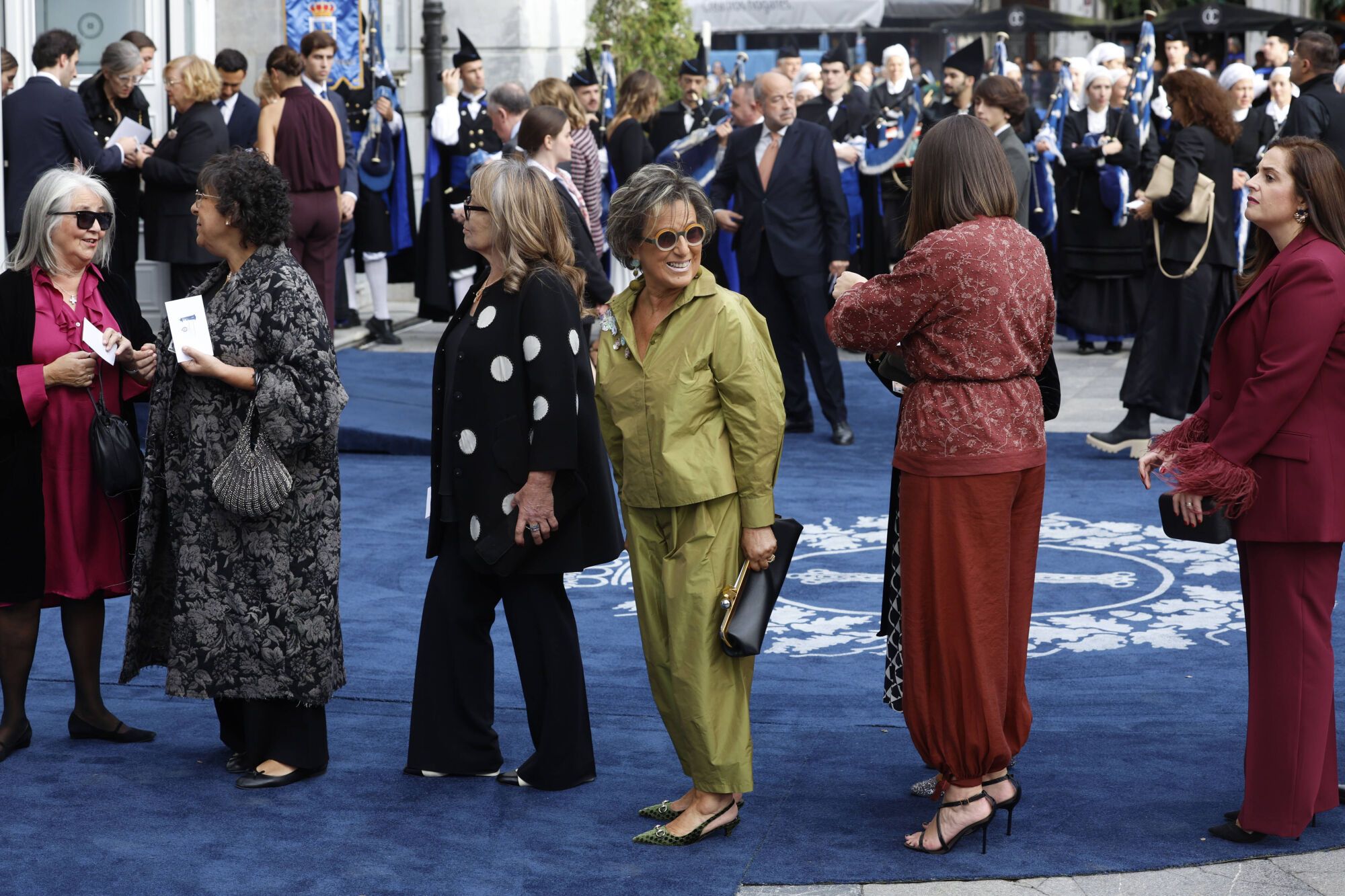 Así fue la llegada de los invitados a los premios "Princesa de Asturias" y su paso por la alfombra azul