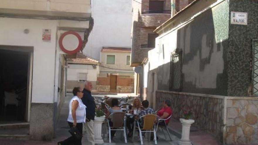 Torrevieja comienza a prohibir las terrazas que ocupan la vía pública de forma ilegal