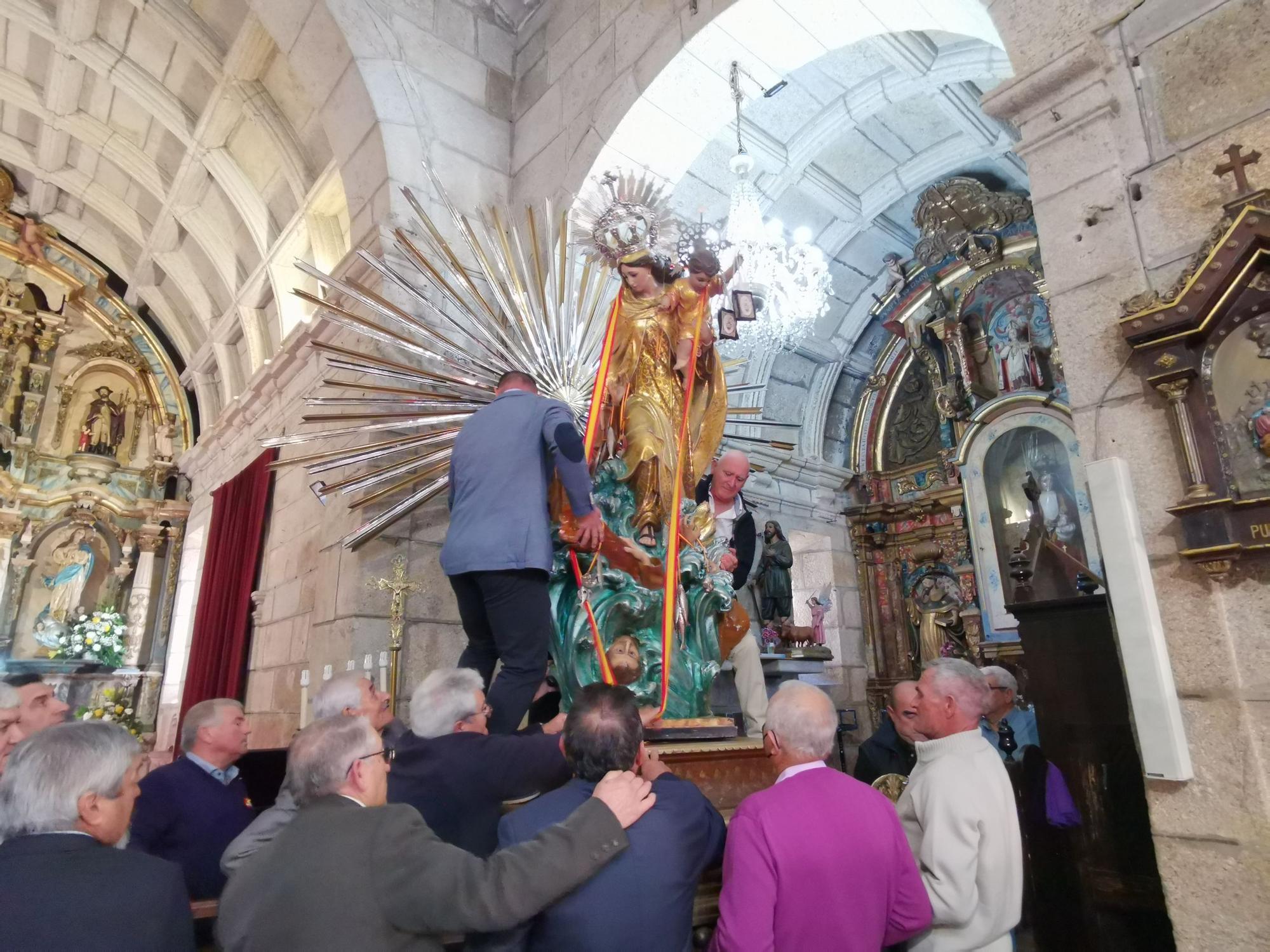 Fe y comida arropan al San Martiño en Moaña