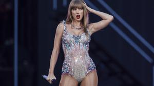Taylor Swift durante el concierto en Lisboa de su gira mundial Eras Tour, este 24 de mayo. 