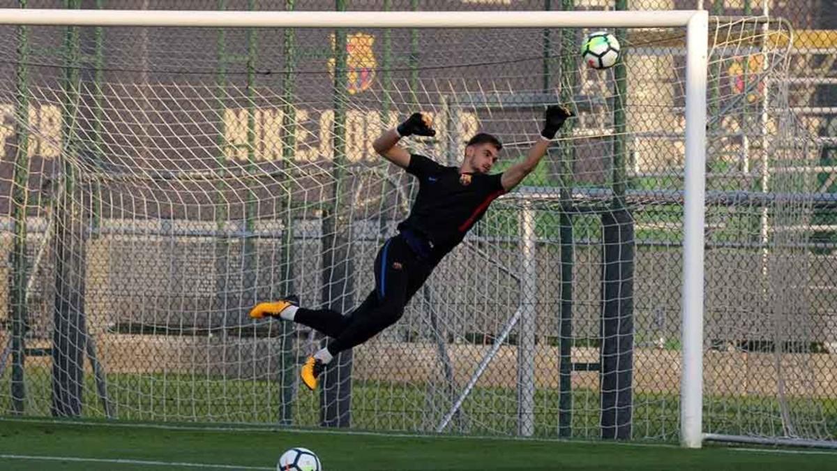 Jokin Ezkieta, en un entrenamiento del FC Barcelona