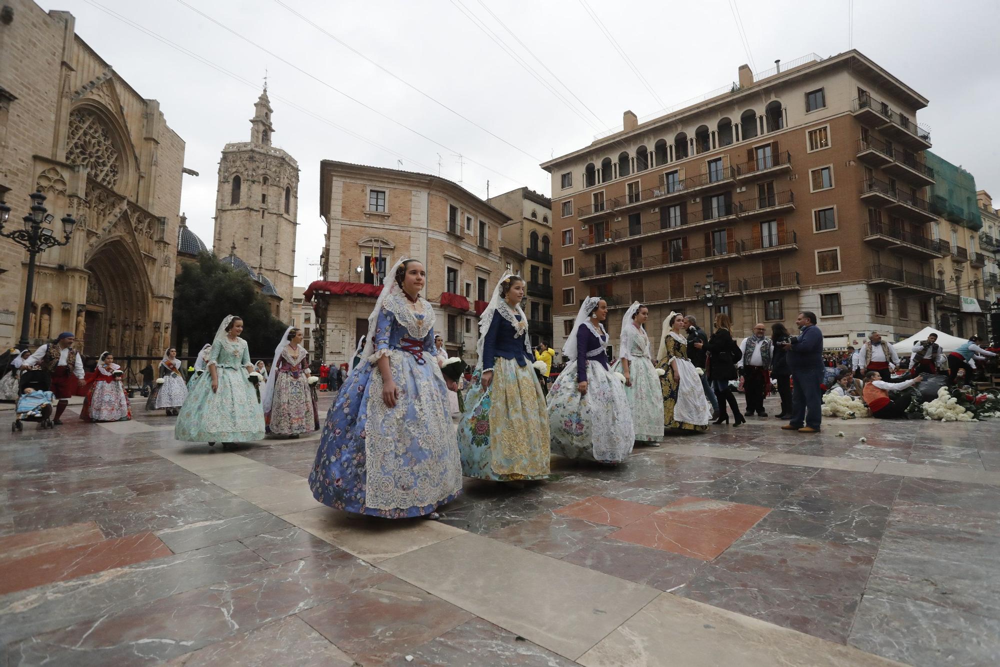 Búscate en el segundo día de ofrenda por la calle de la Paz (entre las 17:00 a las 18:00 horas)