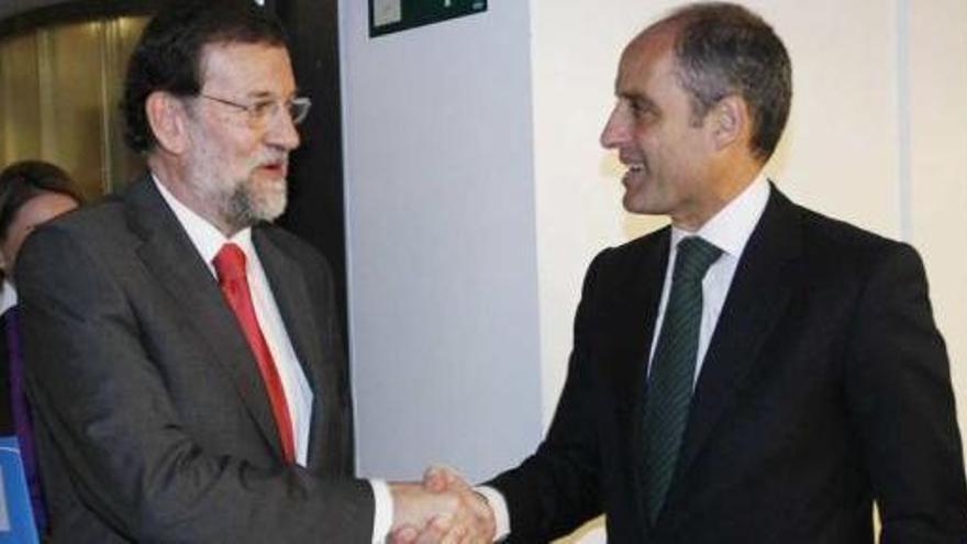 Mariano Rajoy junto a Francisco Camps en un acto de partido celebrado este año.