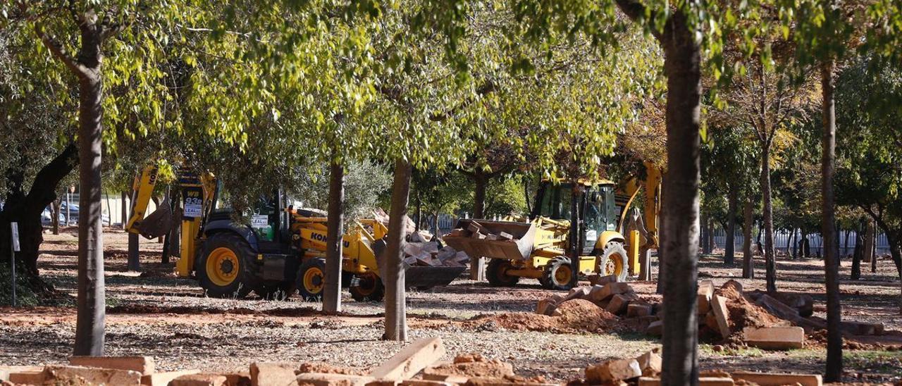 Excavadoras en El Tablero cuando empezaron las obras.