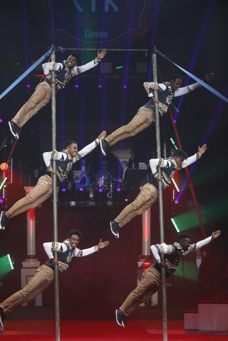 Espectacle vermell del Festival Internacional del Circ Elefant d'Or de Girona