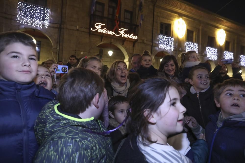 Avilés enciende sus luces de Navidad.