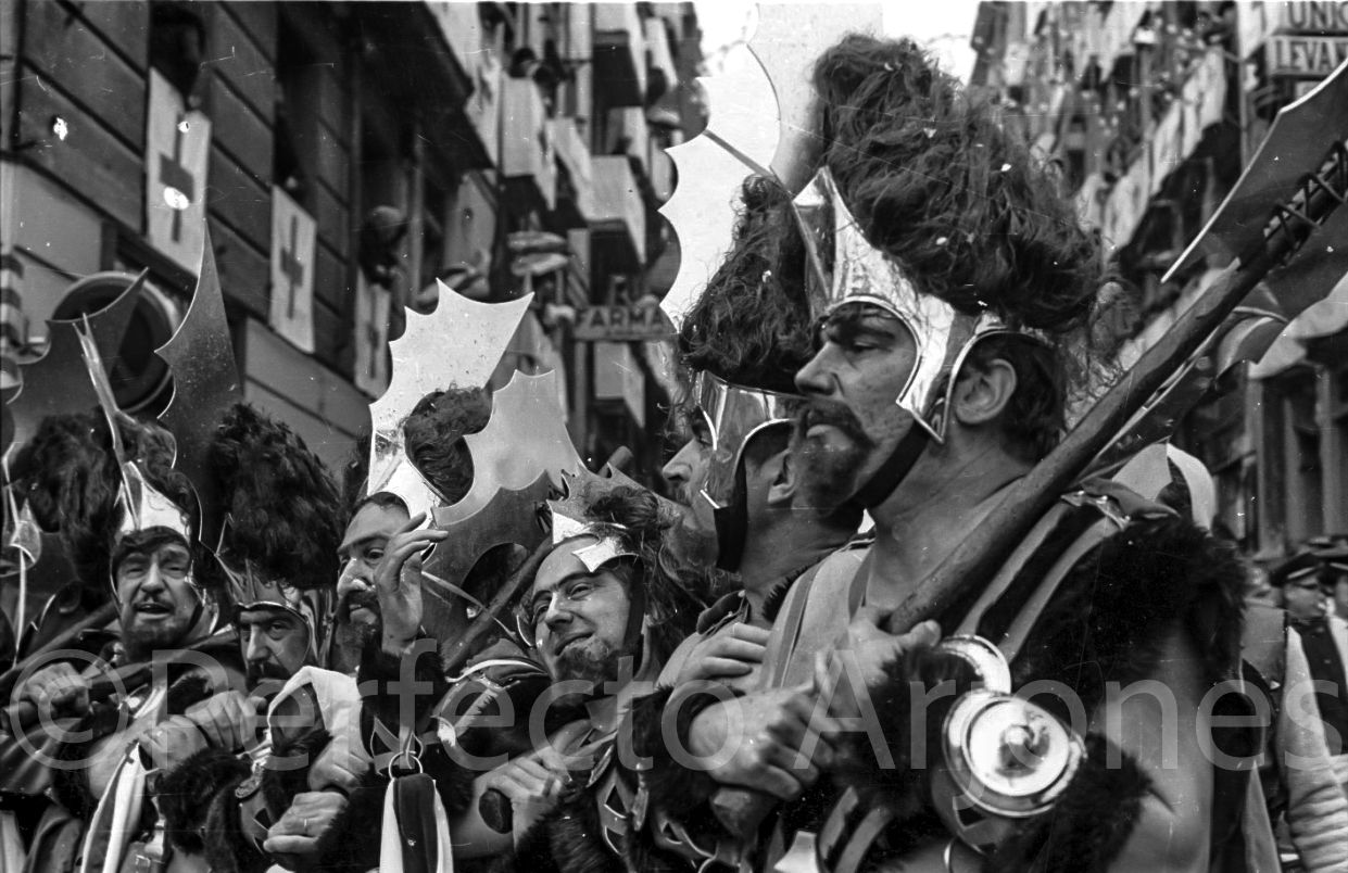 El otro punto de vista de Perfecto Arjones en las fiestas de los Moros y Cristianos de Alcoy en los años 60 y 70.