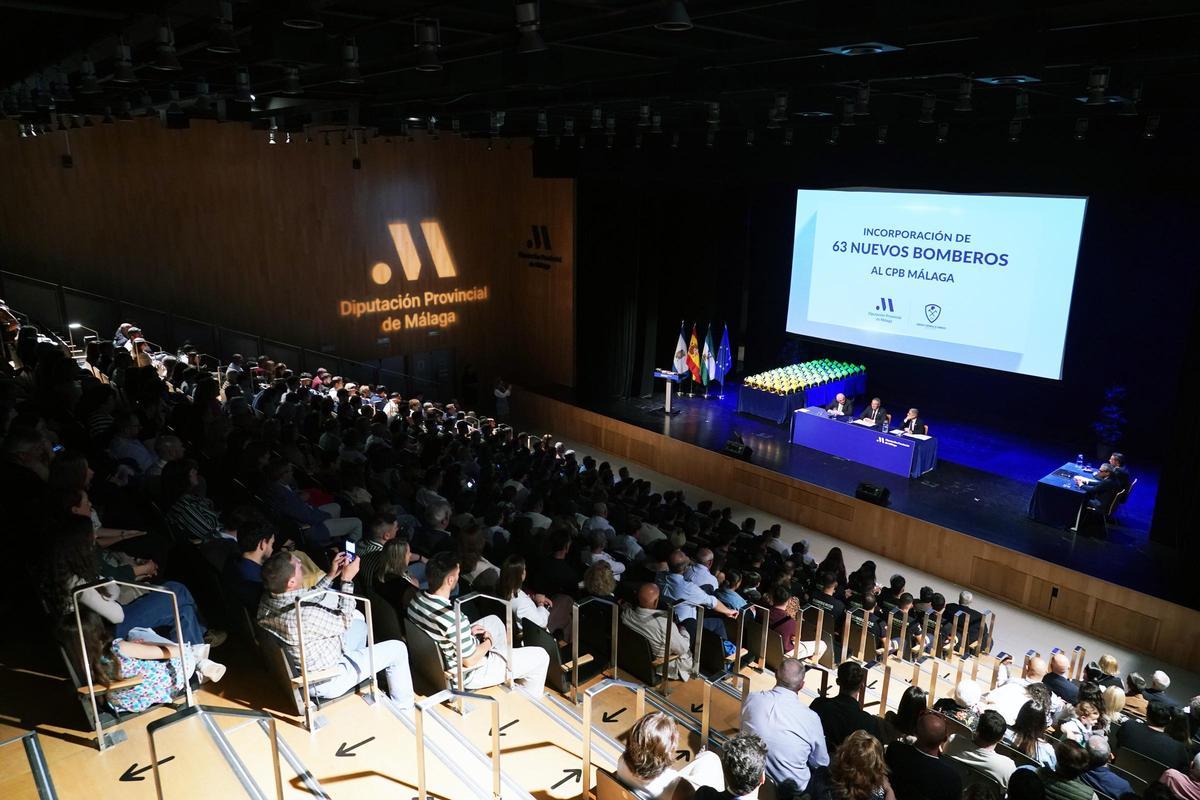 Acto de la toma posesion de los nuevos bomberos del CPB en el auditorio Edgar Neville
