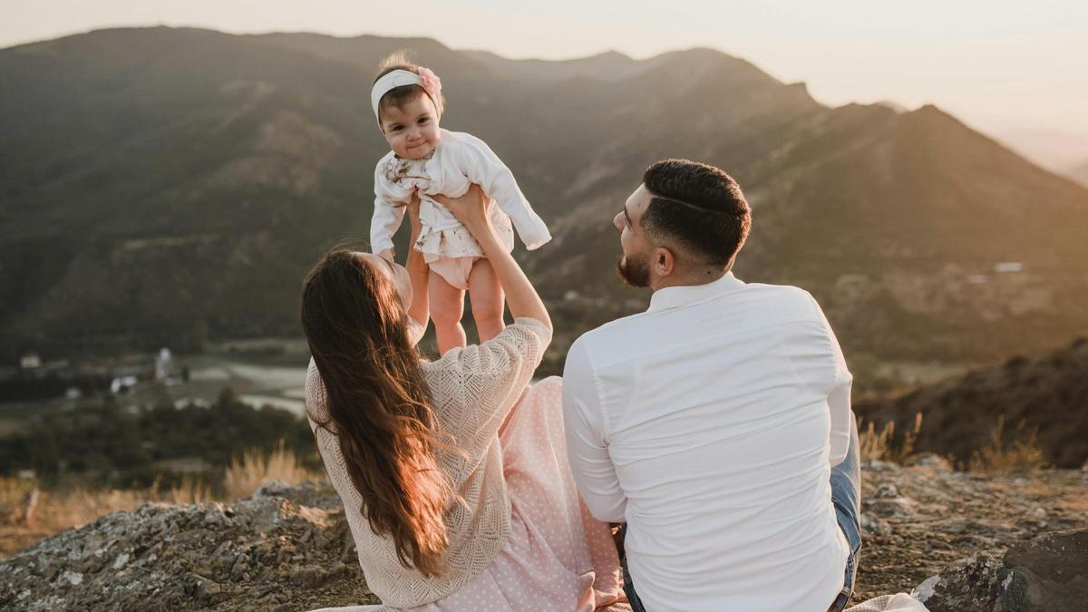 Una familia en una montaña