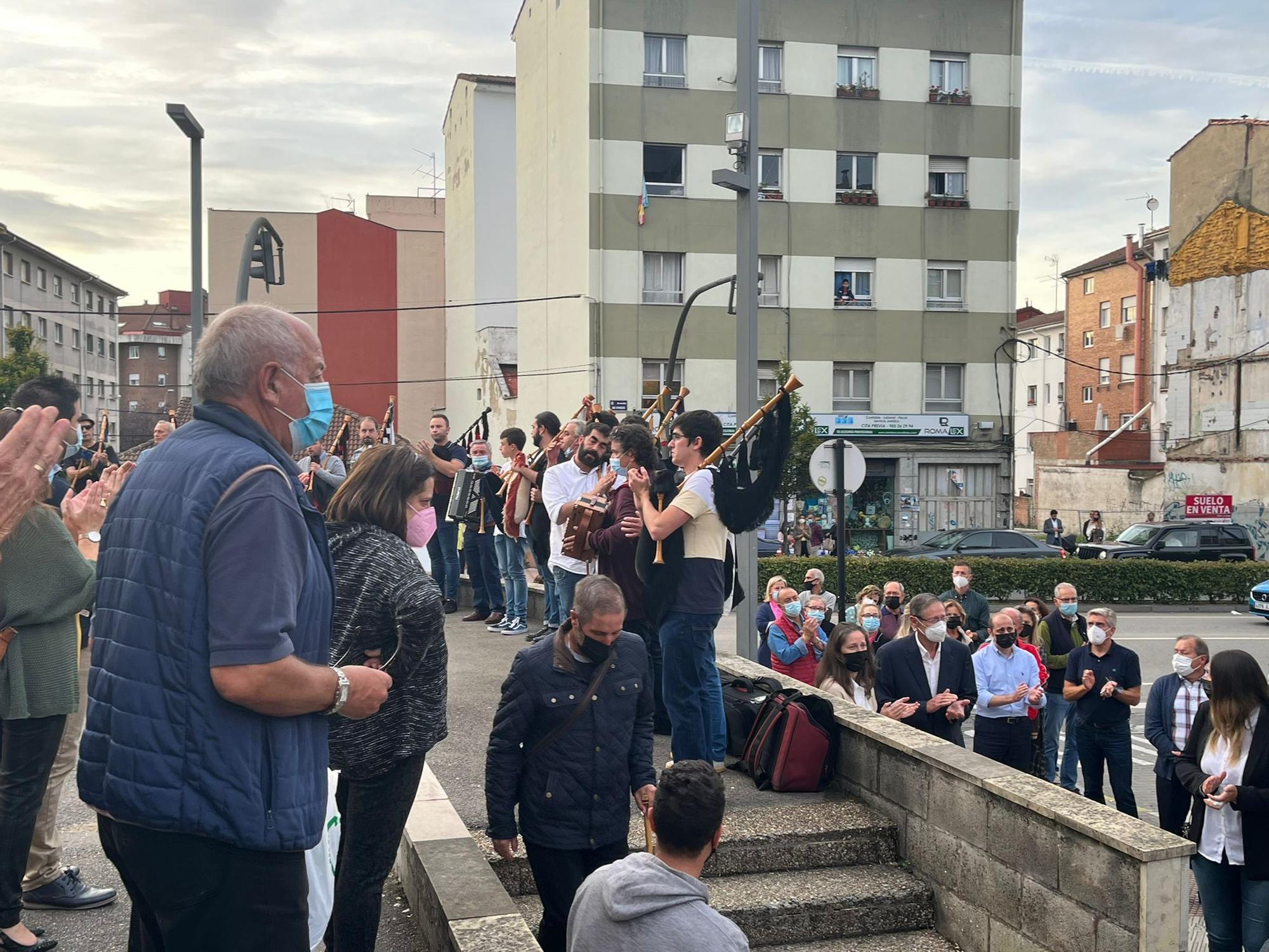 Emotivo adiós en Lugones al conocido tamborilero Javi Castro