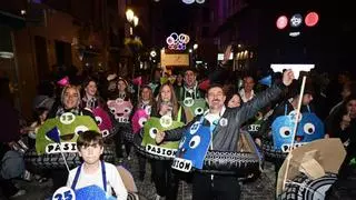 Las collas inundan Castelló de color y fantasía con su desfile de animación