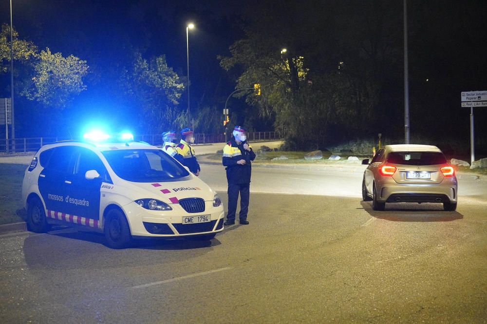 Control dels Mossos d''Esquadra i la Policia Local de Sarrià de Ter pel toc de queda