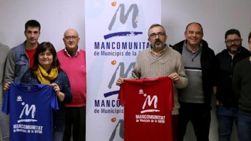 Pilotaris, trinquets i autoritats, en la presentació de dimart a la seu de la Mancomunitat.