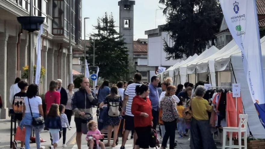 Vinte establecementos comerciais participan no primeiro Mercadillo de Verán carballés