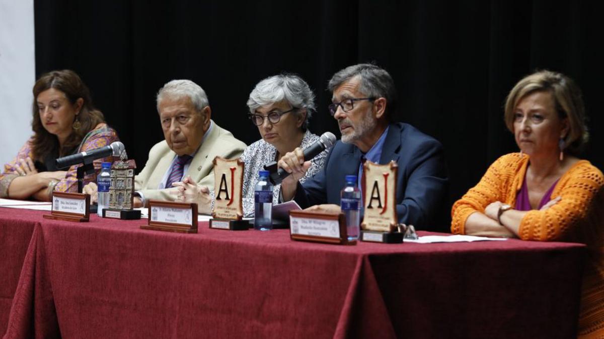 Por la izquierda, Idoya Martínez, José Miguel Fernández, Ana González, Hilario Mañanes y Milagros Madiedo. | Fernando Rodríguez