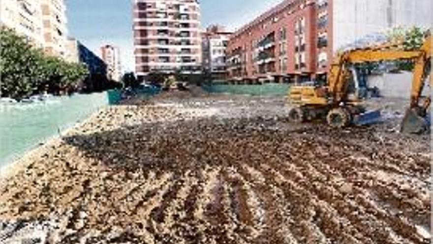 Avancen a Salt les obres a la plaça Llibertat