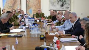 El primer ministro israelí, Binyamín Netanyahu, preside este domingo la reunión del gabinete de guerra en Tel Aviv.