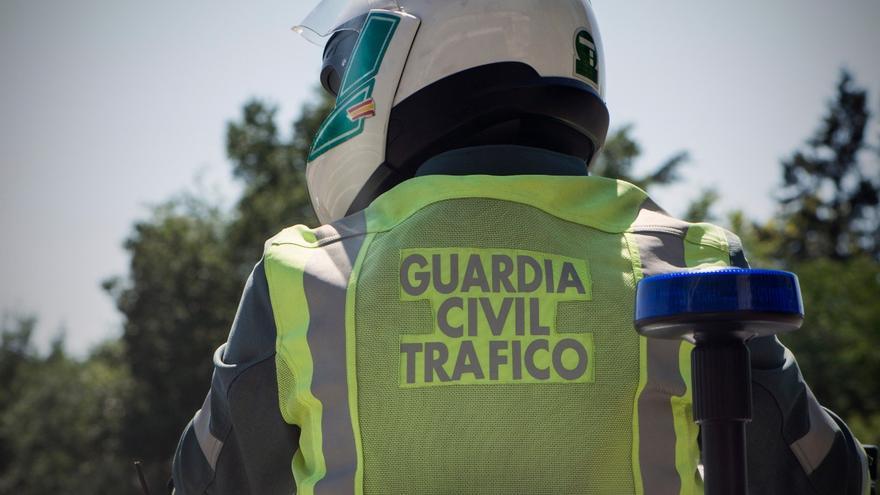 Un agente de Tráfico de la Guardia Civil, en una imagen de archivo