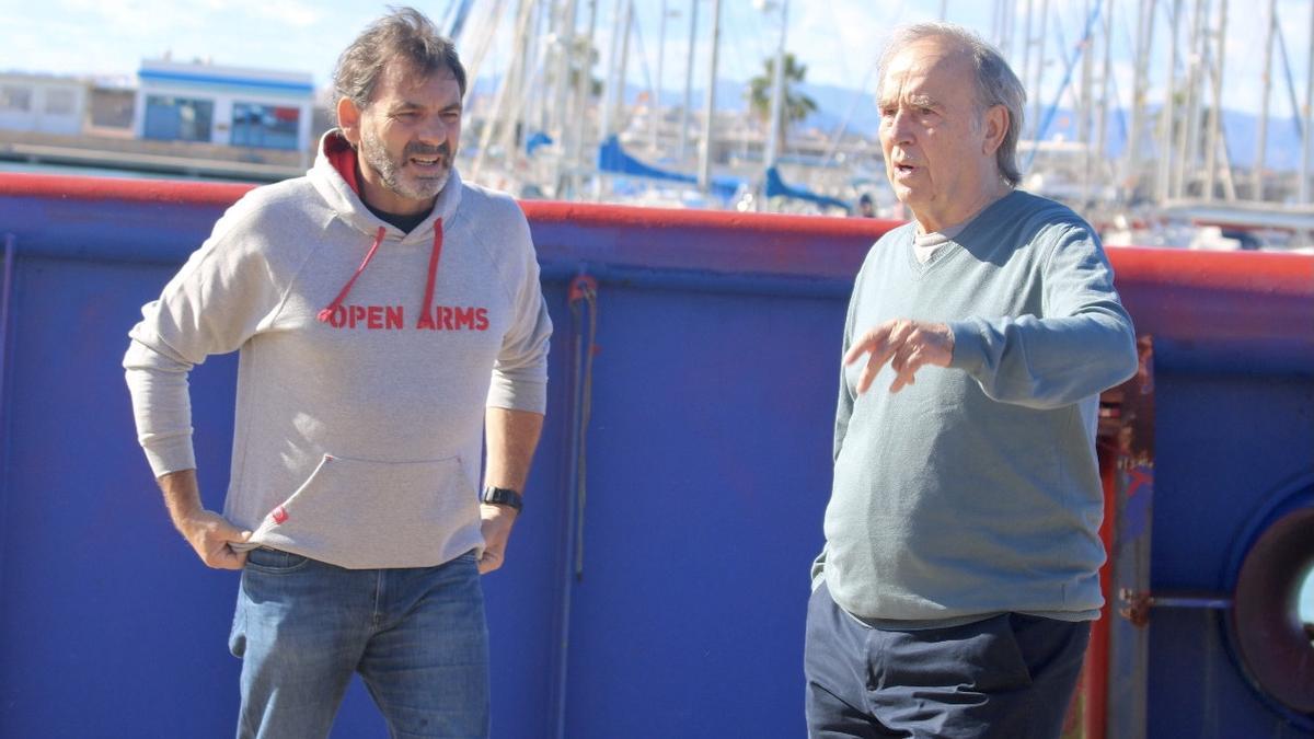 Joan Manuel Serrat y Òscar Camps durante la presentación del nuevo buque de Open Arms