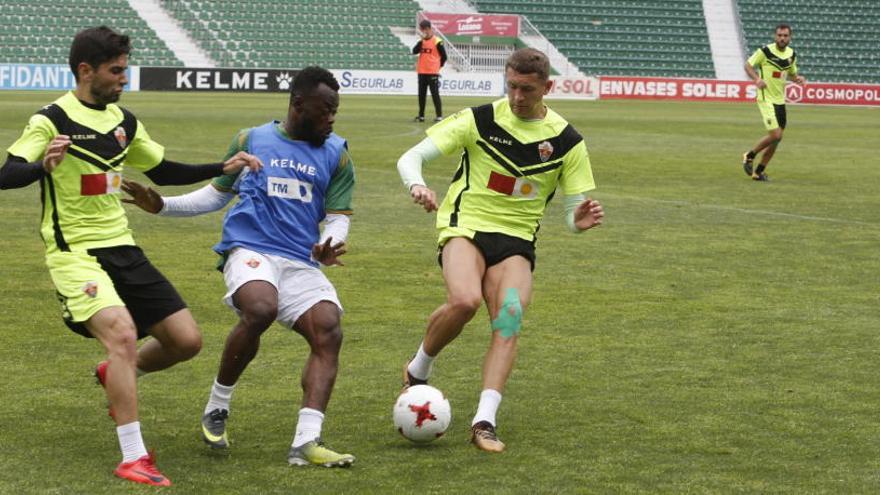 Zotko y Manu durante el partido de entrenamiento ante el Ilicitano